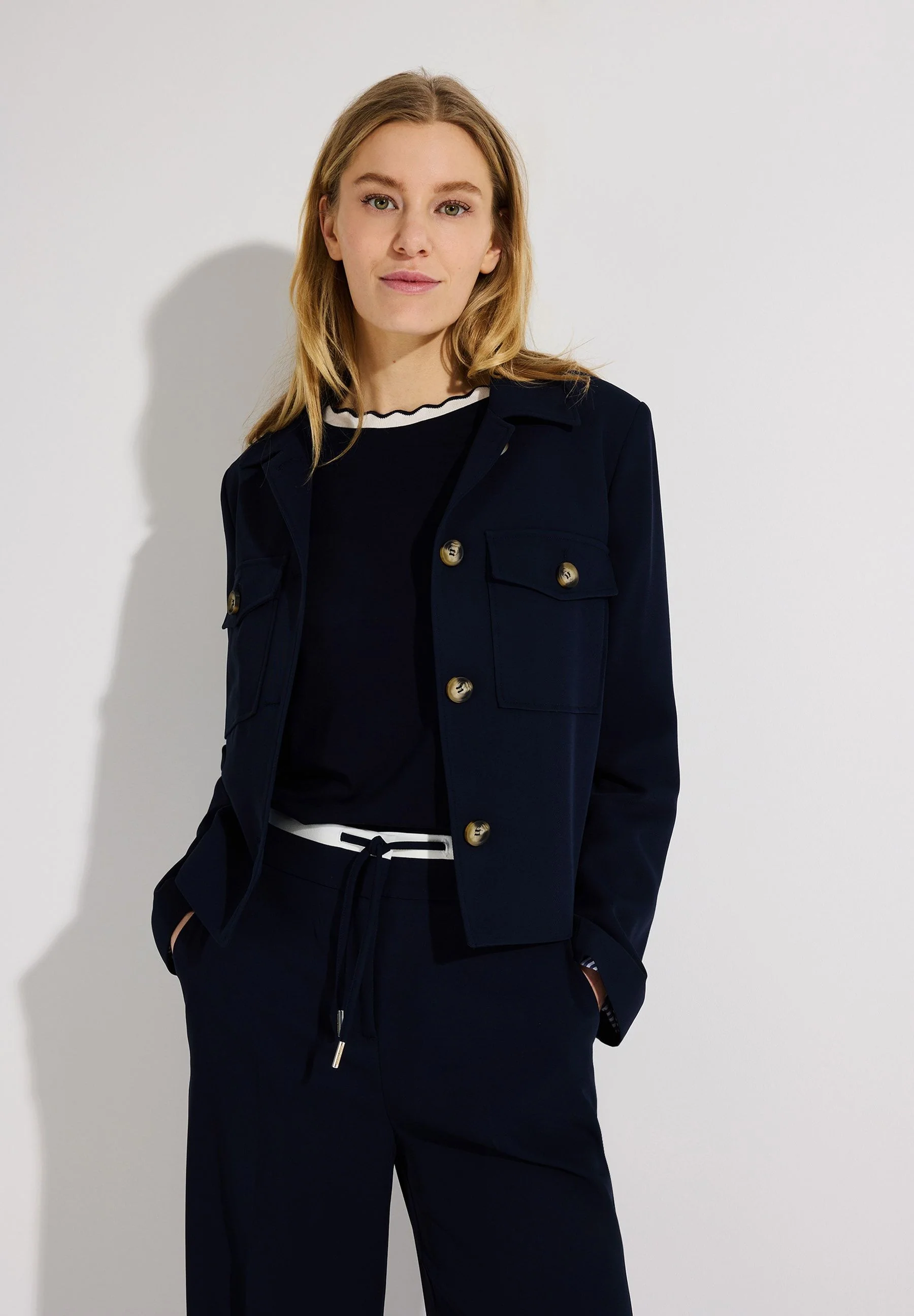 Blazer mit aufgesetzten Taschen - Image 3