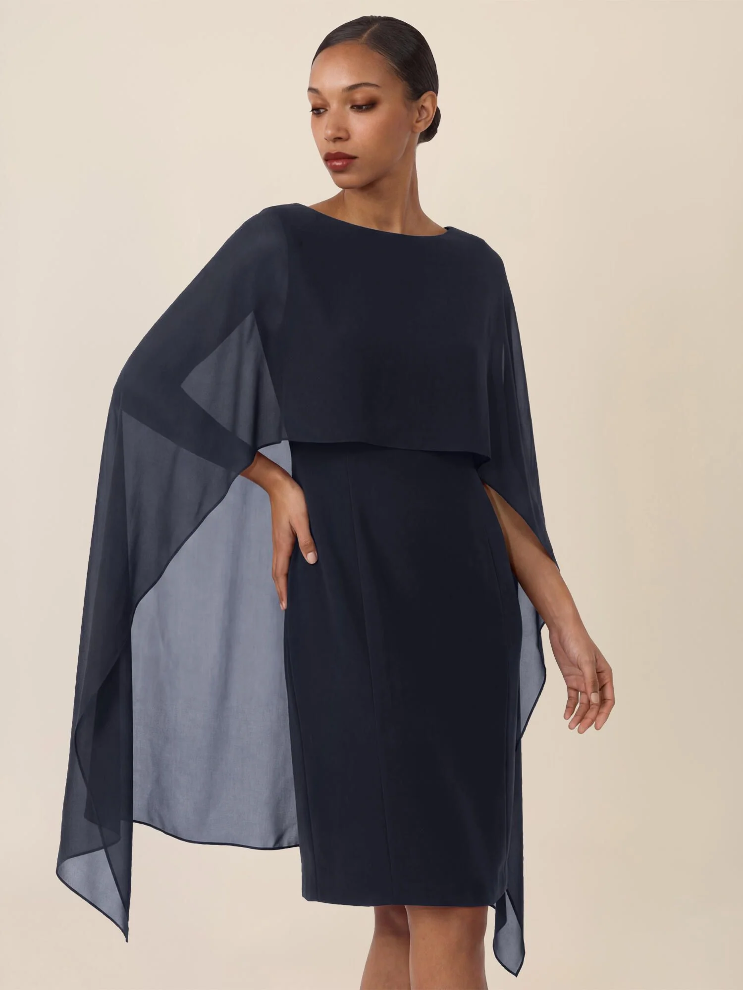 Etuikleid Mini mit Chiffonstola - Image 3
