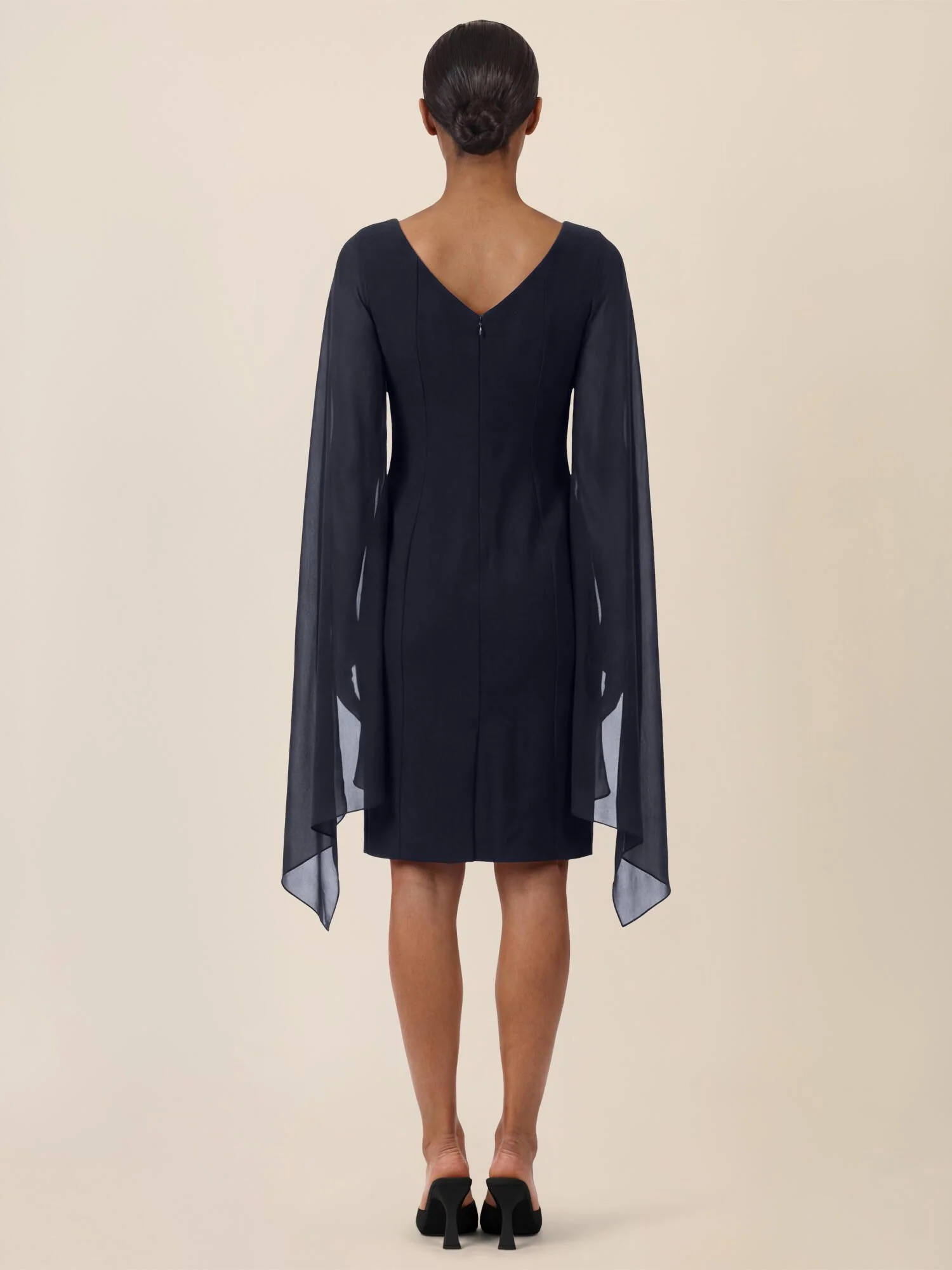Etuikleid Mini mit Chiffonstola - Image 5