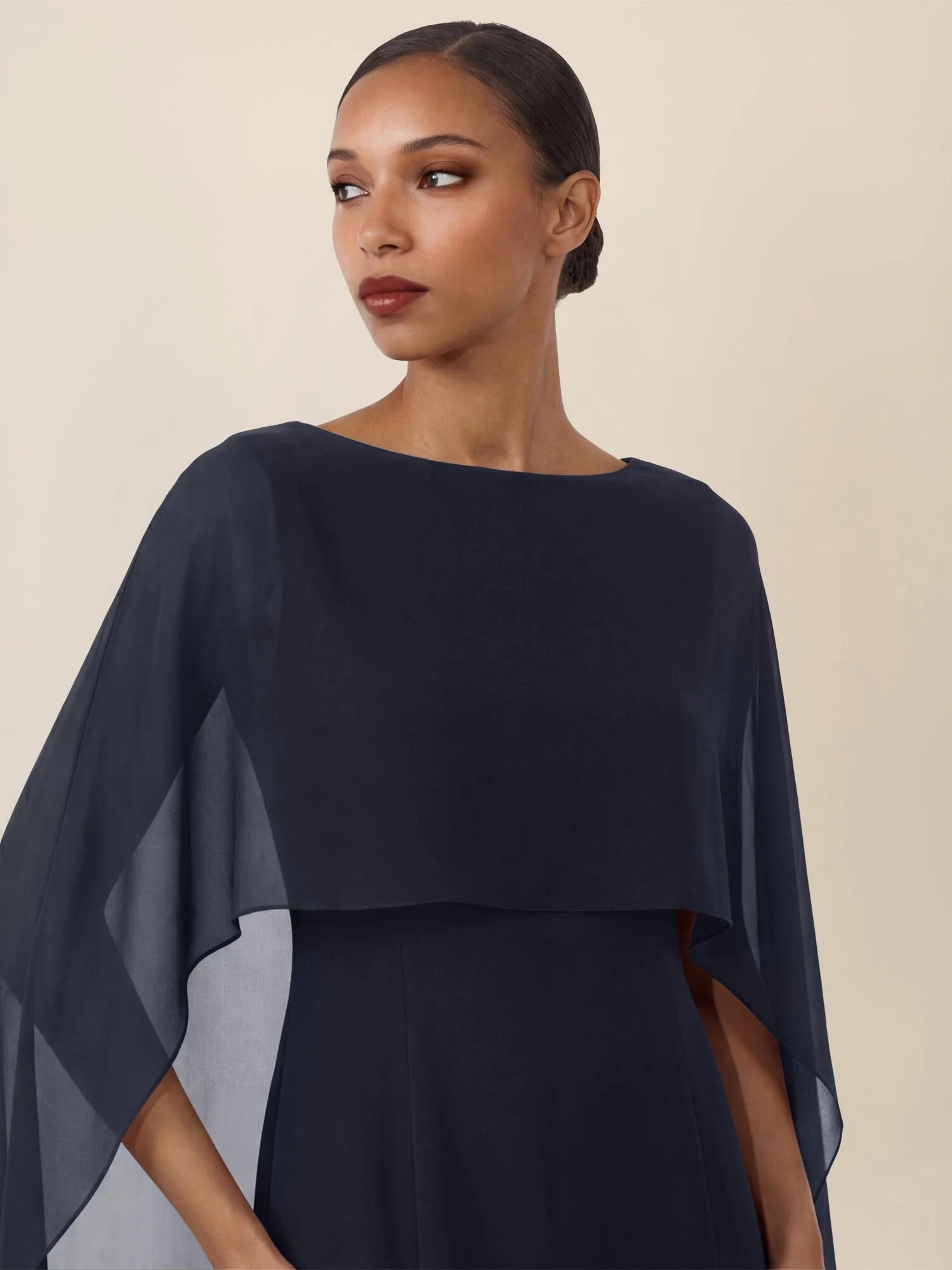 Etuikleid Mini mit Chiffonstola - Image 6