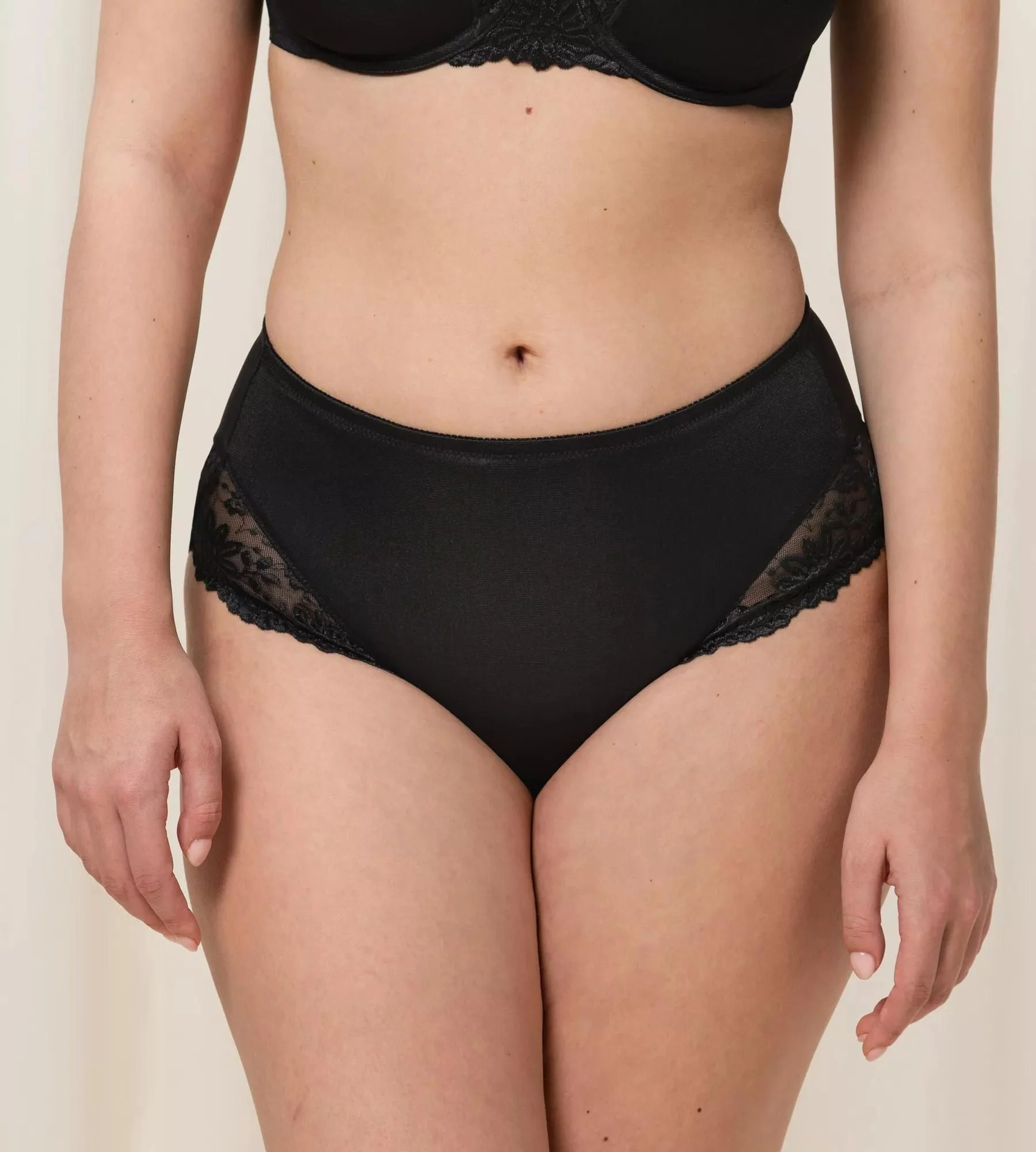 Hochgeschnittener Slip mit Spitzendetails - Image 2
