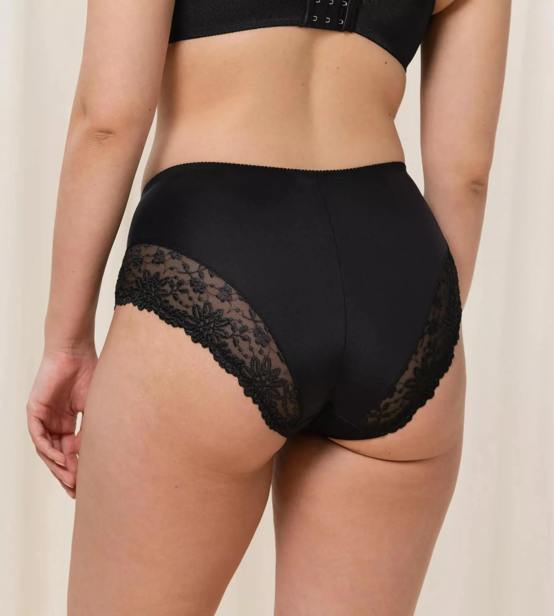 Hochgeschnittener Slip mit Spitzendetails - Image 3