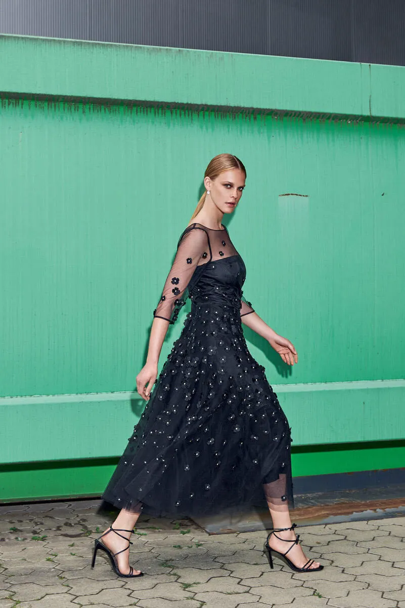 Mesh-Kleid ausgestellt mit Blumen-Stickerei - Image 3