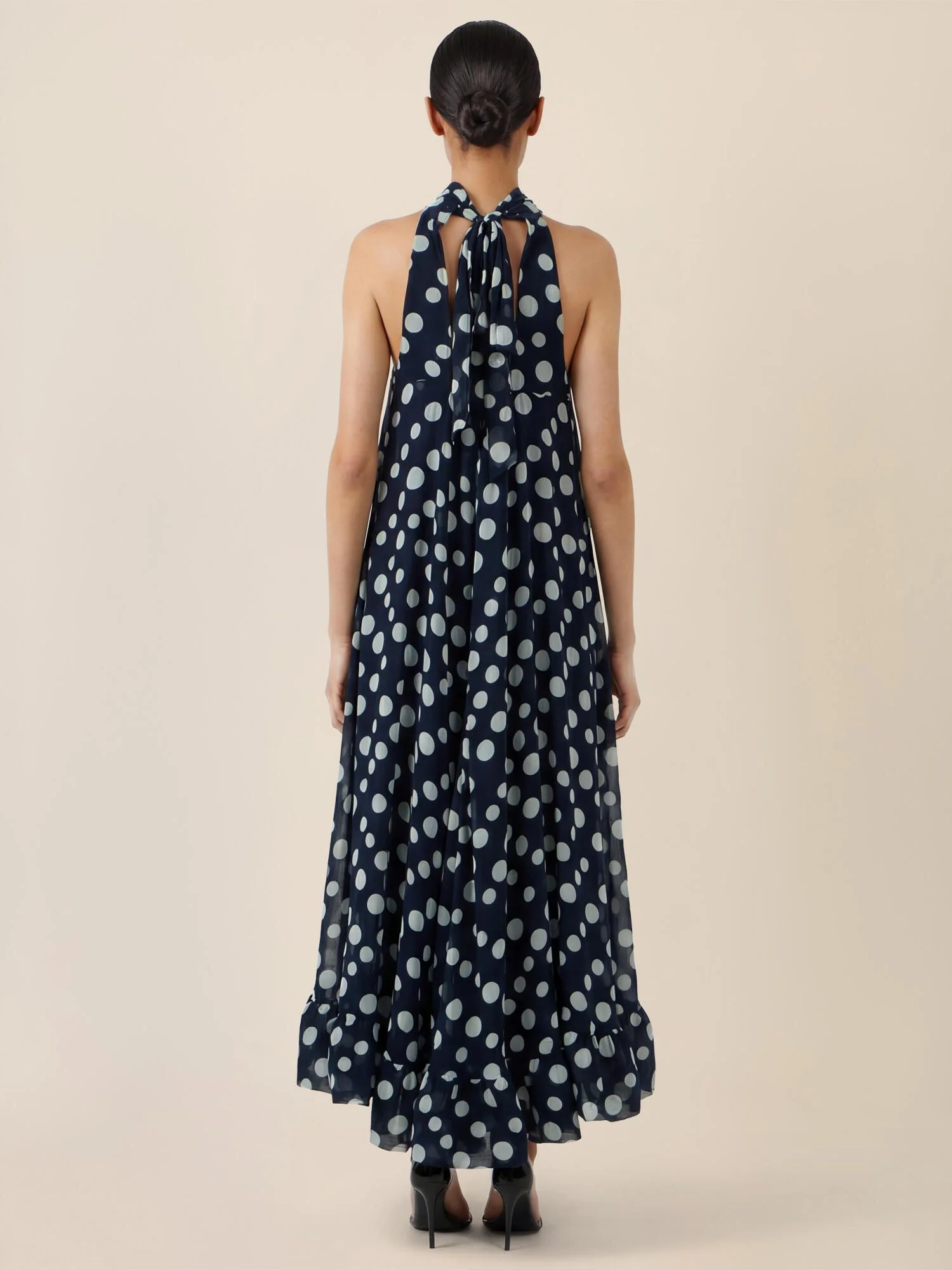 Neckholderkleid Maxi mit Volantsaum - Image 3