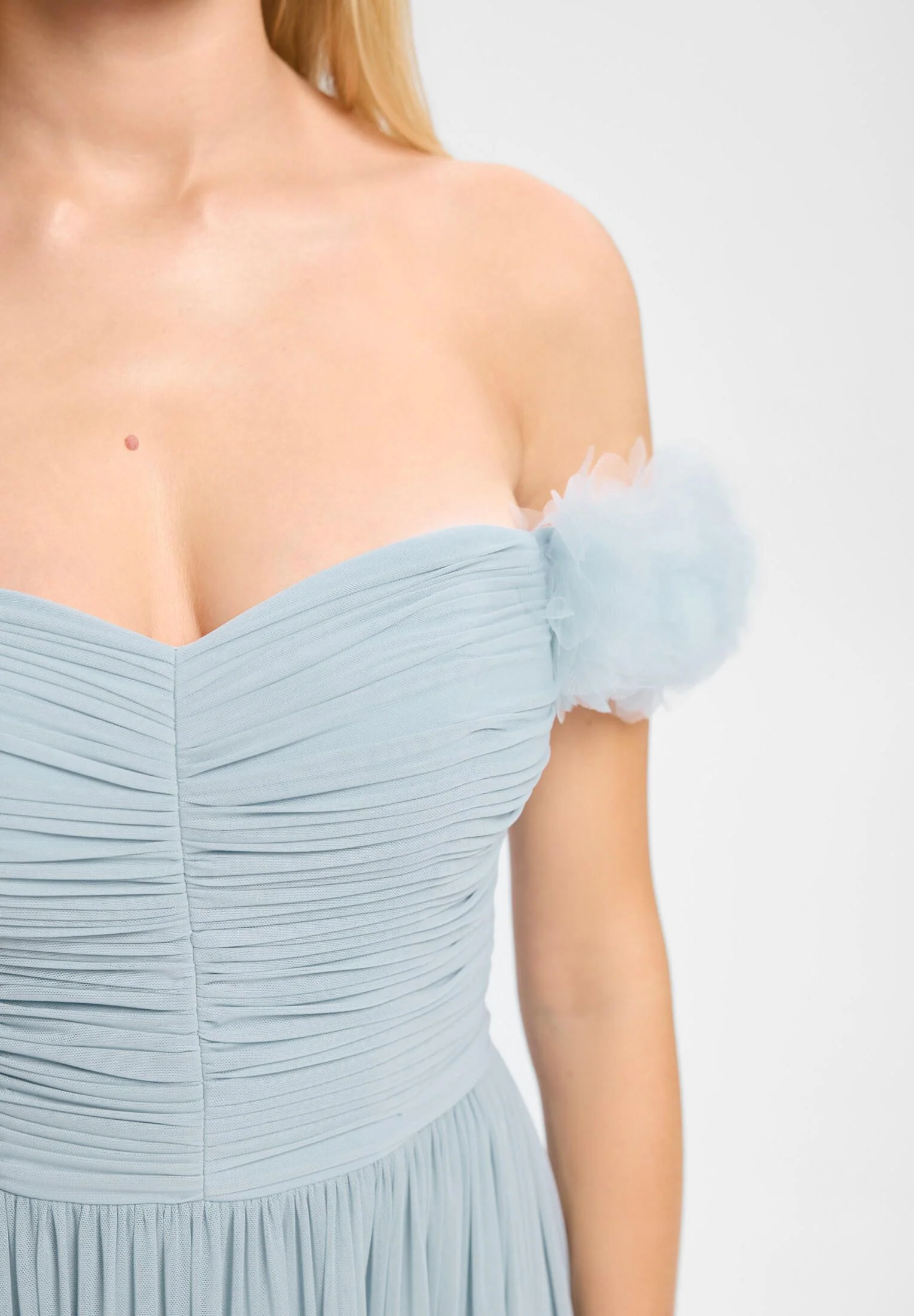 Off-Shoulder Abendkleid mit Blumenapplikation - Image 3
