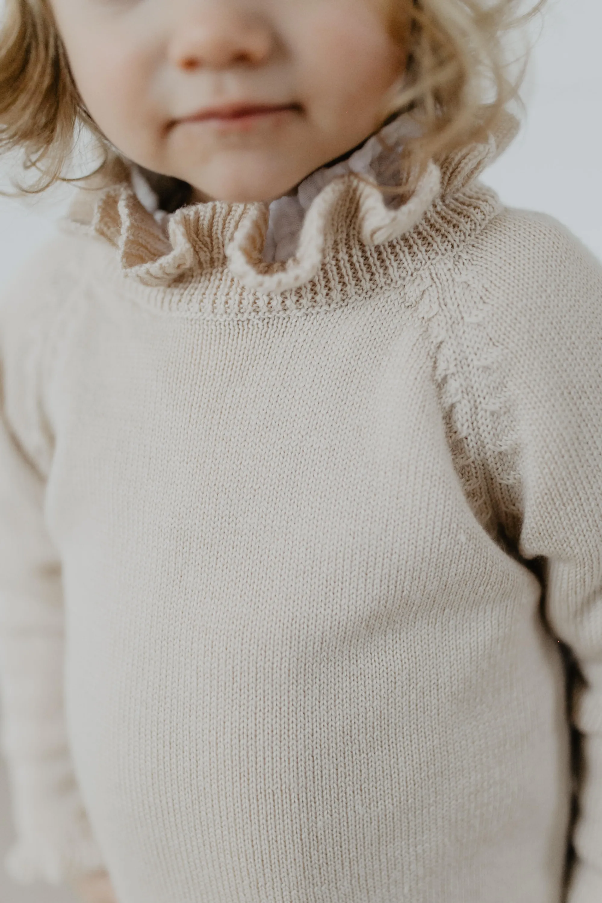 Strickkleid mit Rüschenkragen - Image 4