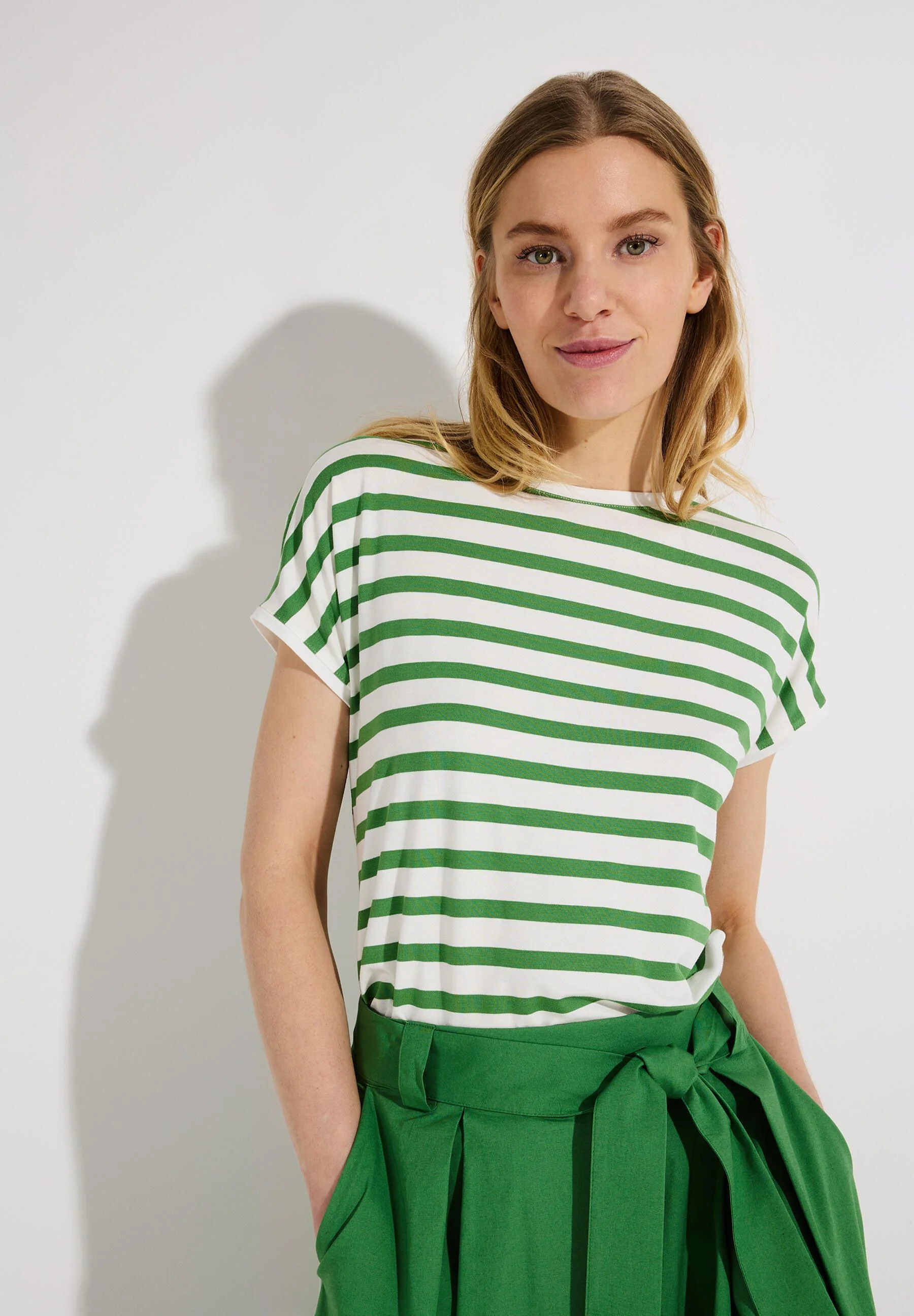 T-Shirt gestreift aus Viskose - Image 3