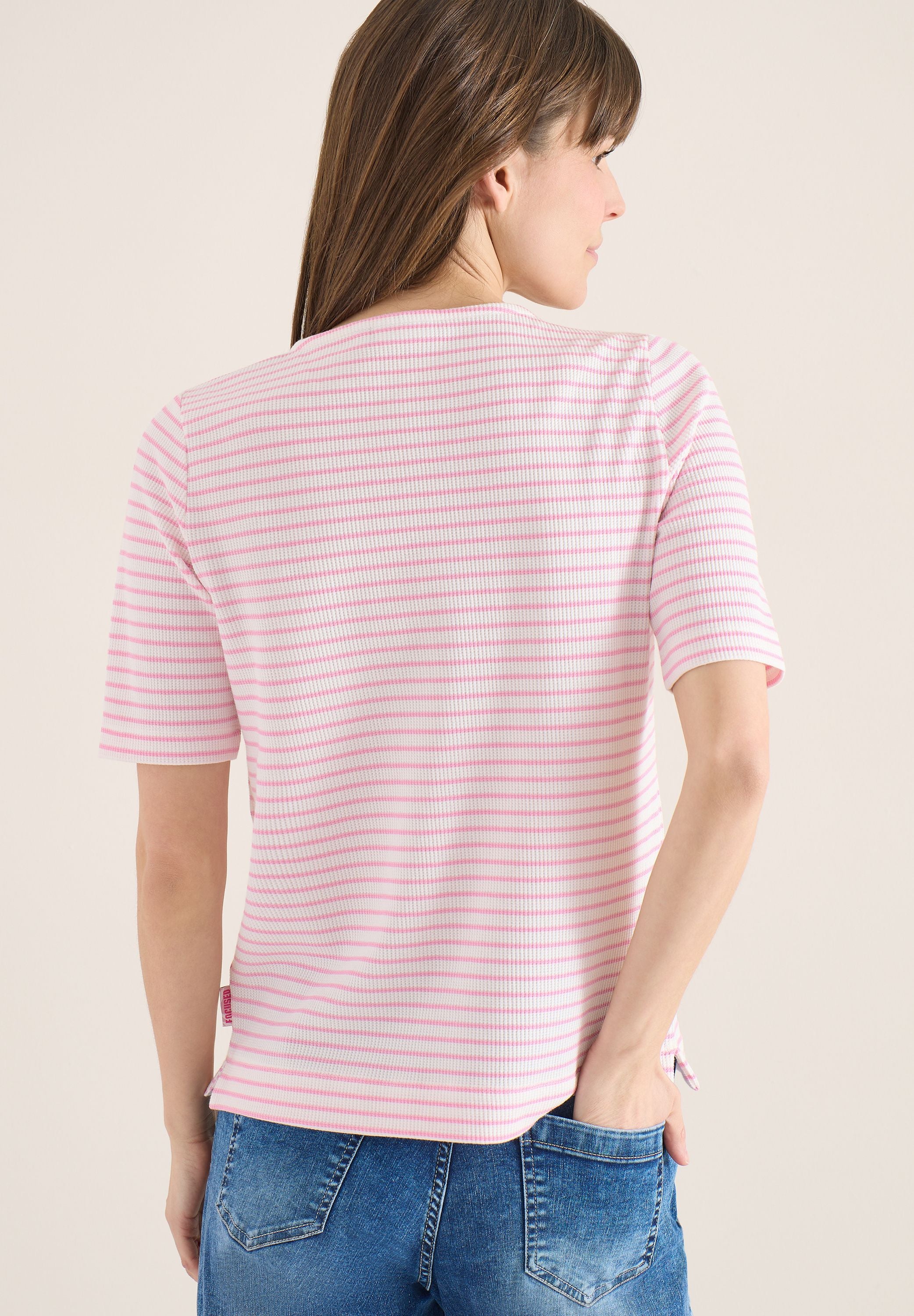 T-Shirt mit gerundetem V-Ausschnitt - Image 2