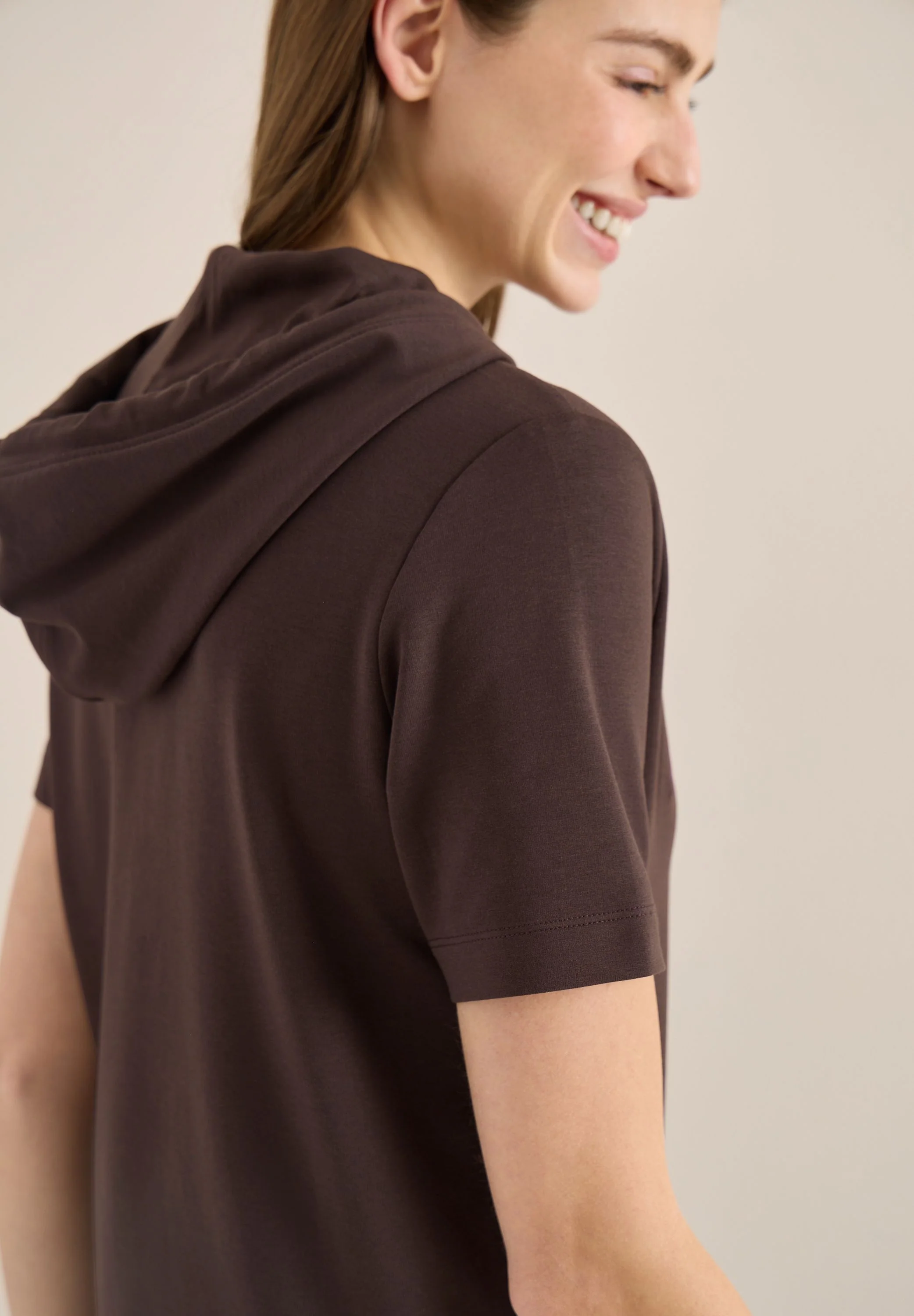 T-Shirt Regular Fit mit Kapuze - Image 7
